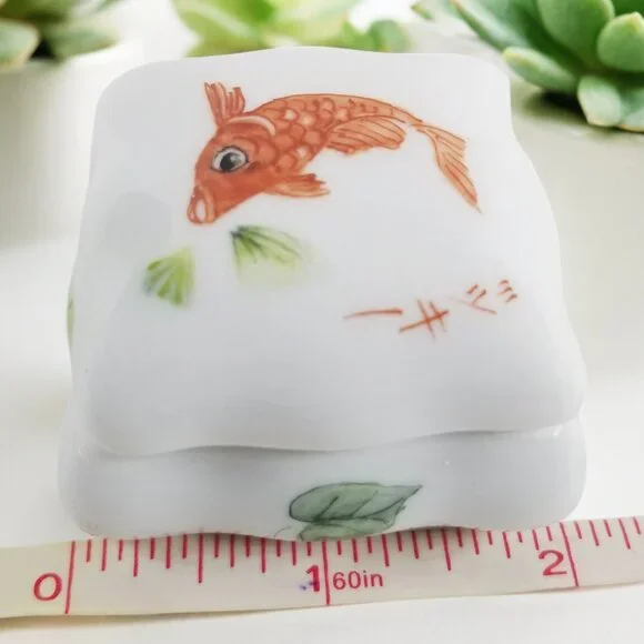 Koi Goldfish Mini Keepsake Box Scalloped White Porcelain Chinoiserie Gift Box - Picture 8 of 14